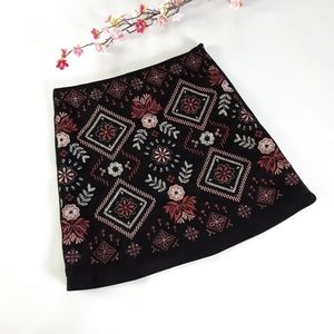 Andre by Unit Embroidered Pencil Skirt